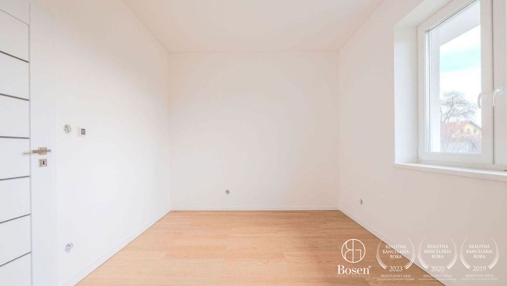 Bosen Realicity / krásny 4 izbový rodinný dom s keramickým bazénom.