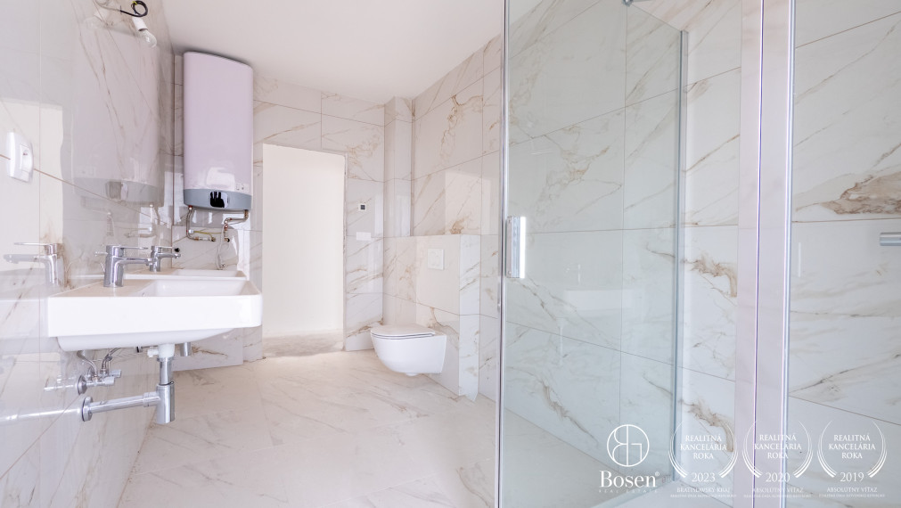 Bosen Realicity / 4 izbový rodinný dom v tichom prostredí