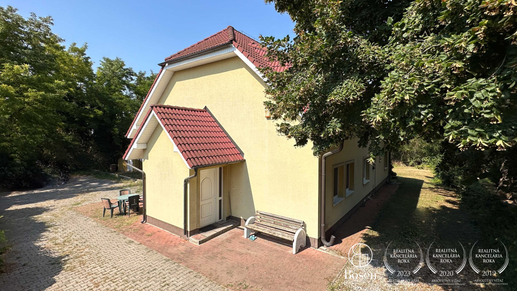 BOSEN | 8-izb penzión 3 km od termálneho kúpaliska Podhájska