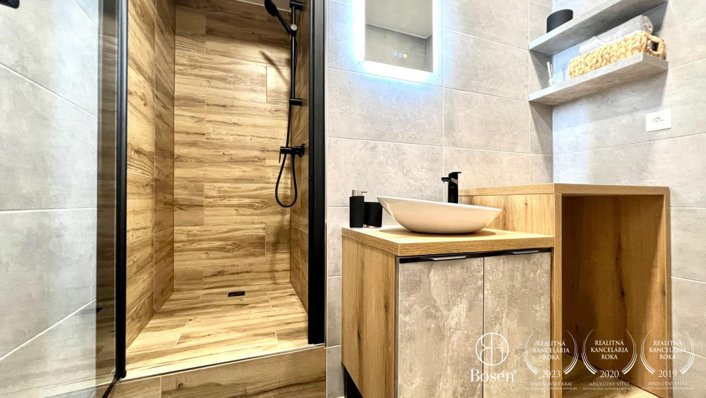 REZERVOVANÝ | Predaj 2 izbový byt na ulici Staničná -Trenčín