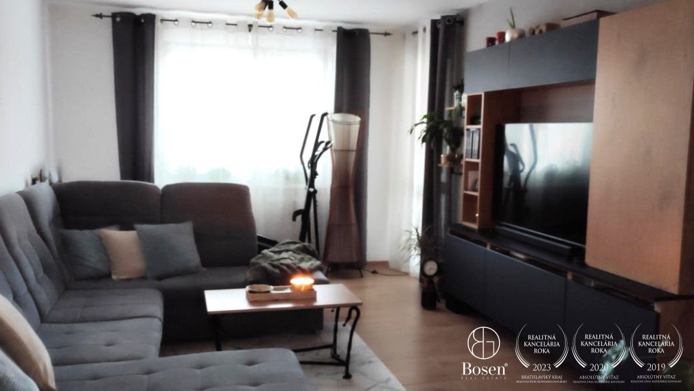 BOSEN | REZERVOVANÝ! 3 izbový byt čiastočne zariadený s Loggiou