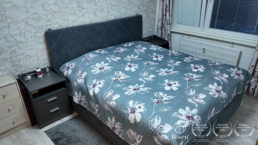 BOSEN | REZERVOVANÝ! 3 izbový byt čiastočne zariadený s Loggiou