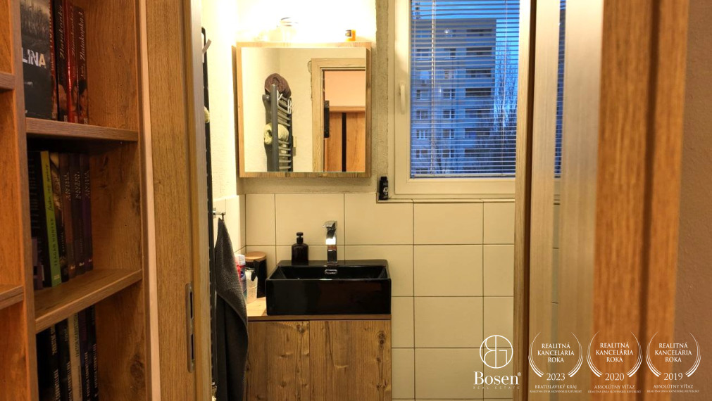 BOSEN | REZERVOVANÝ! 3 izbový byt čiastočne zariadený s Loggiou