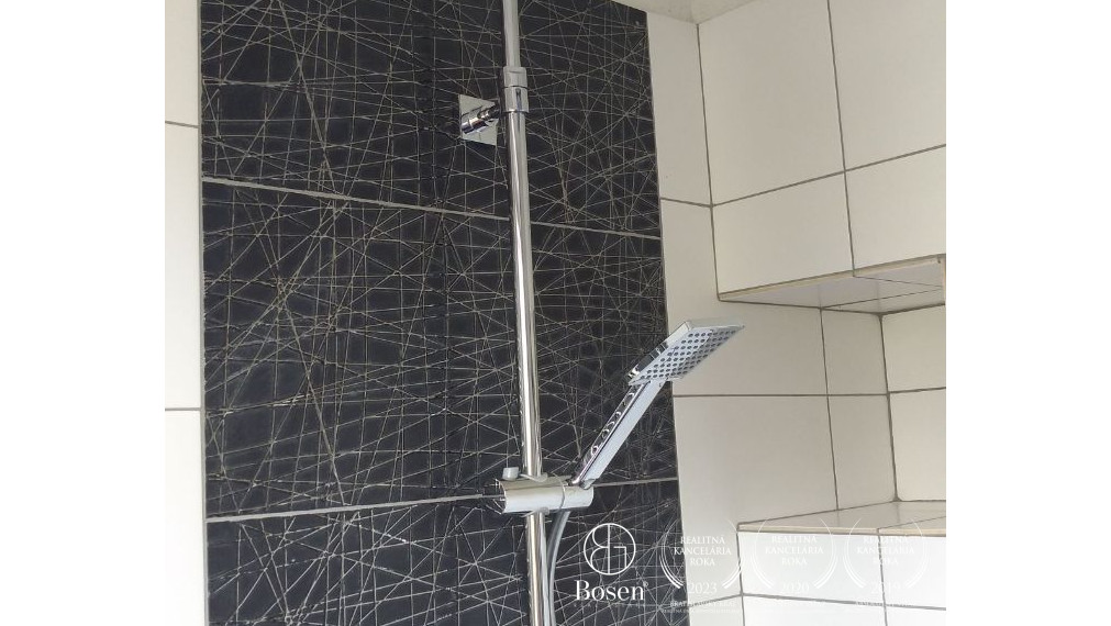 BOSEN | REZERVOVANÝ! 3 izbový byt čiastočne zariadený s Loggiou