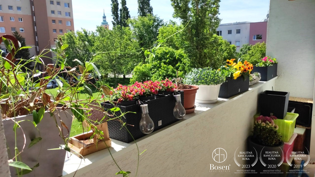 BOSEN | REZERVOVANÝ! 3 izbový byt čiastočne zariadený s Loggiou