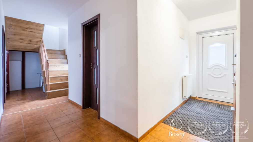BOSEN | 7 izbový rodinný dom v obci Šaštín - Stráže