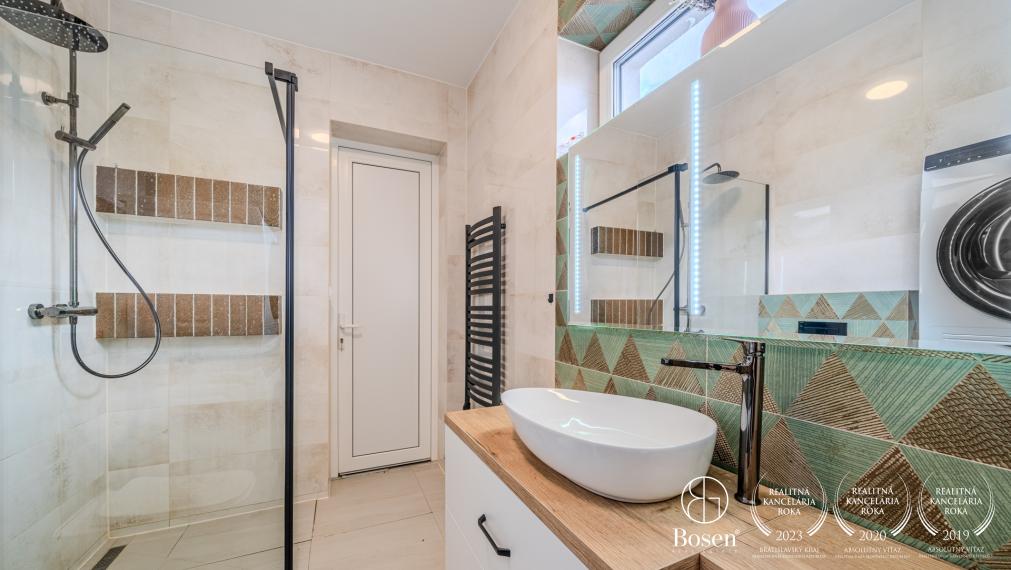 BOSEN | Príjemný kompletne zariadený rodinný dom na predaj