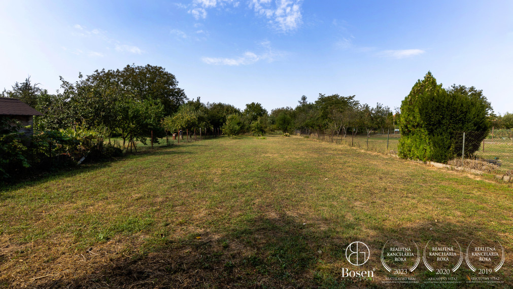 BOSEN | Rezervované- Dom v pôvodnom stave s pozemkom 1179 m2