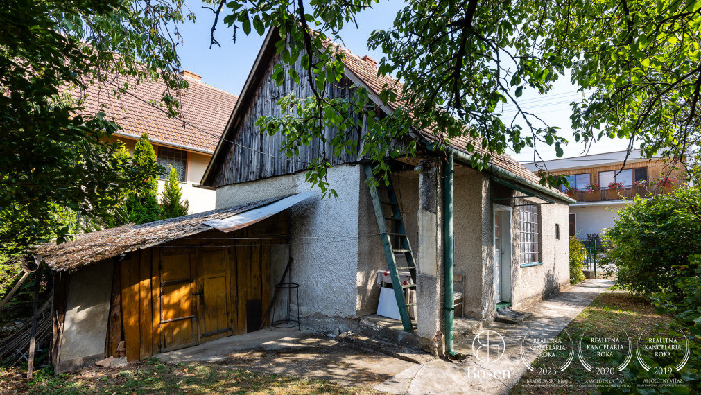 BOSEN | Rezervované- Dom v pôvodnom stave s pozemkom 1179 m2