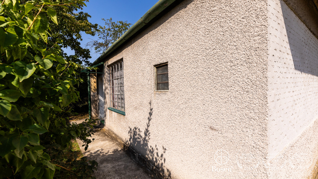 BOSEN | Rezervované- Dom v pôvodnom stave s pozemkom 1179 m2