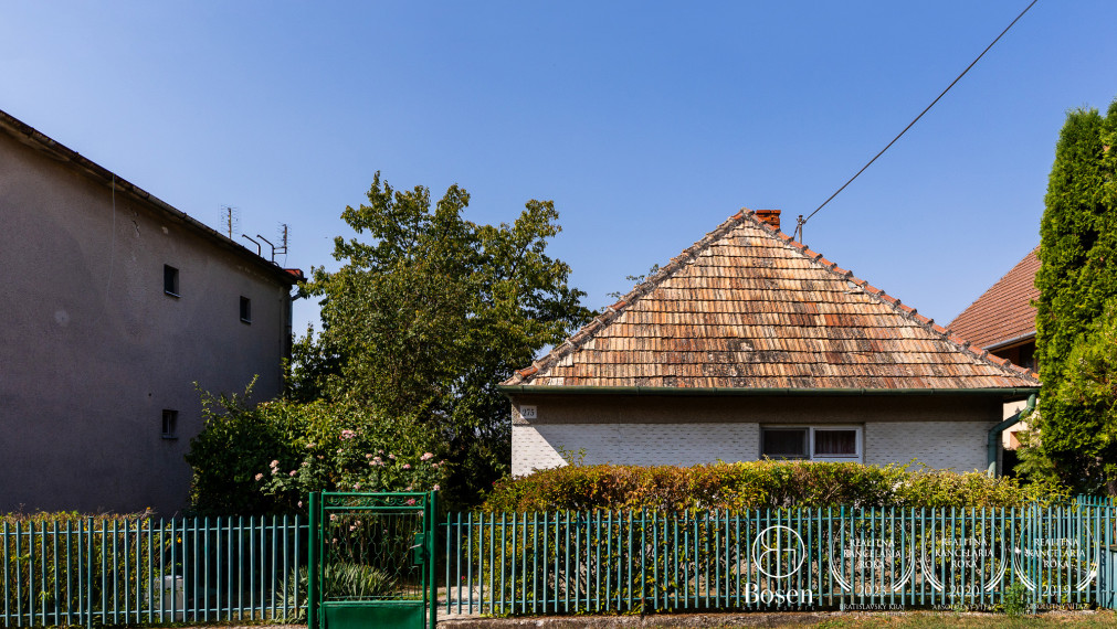BOSEN | Rezervované- Dom v pôvodnom stave s pozemkom 1179 m2