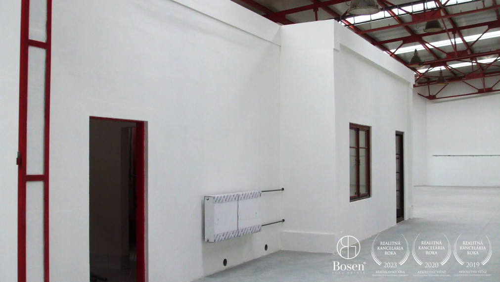 BOSEN | Skladovo - výrobný objekt s kancelárskym zázemím.