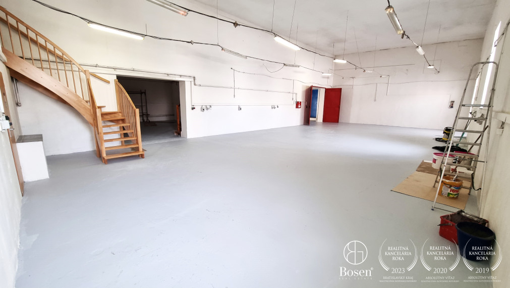 BOSEN | ZNÍŽENÁ CENA - Skladovo - výrobný areál s kanceláriami.