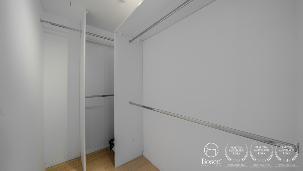 PREDANÉ: BOSEN | 4kk byt v novostavbe Pari s výhľadom na Zwirn