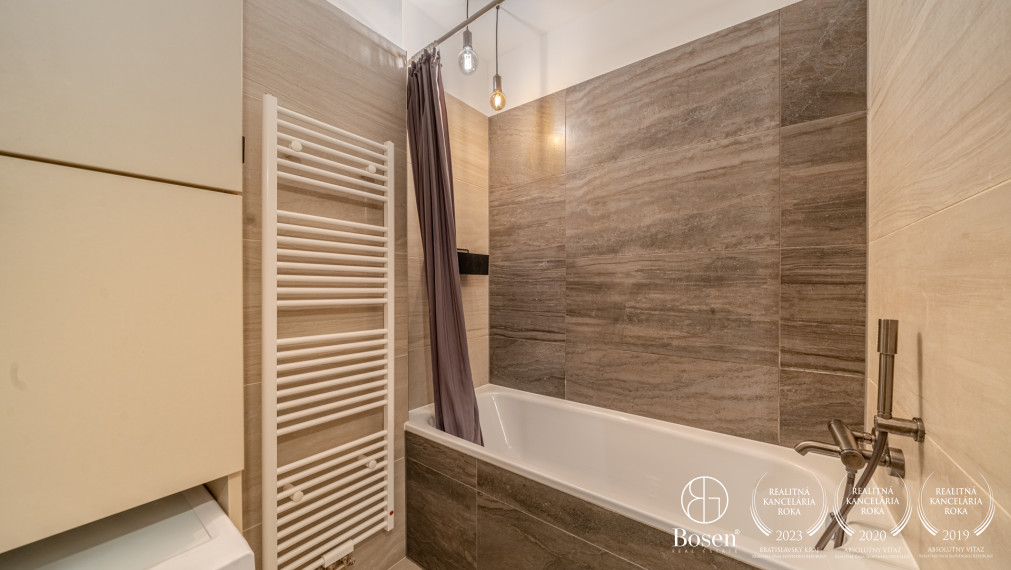 PREDANÉ: BOSEN | 4kk byt v novostavbe Pari s výhľadom na Zwirn