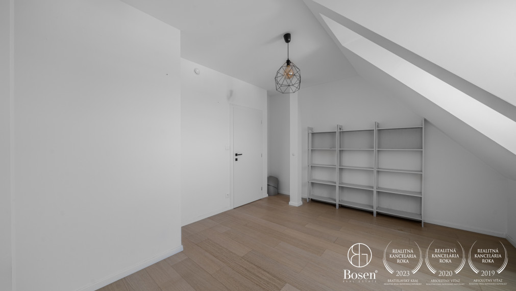 PREDANÉ: BOSEN | 4kk byt v novostavbe Pari s výhľadom na Zwirn