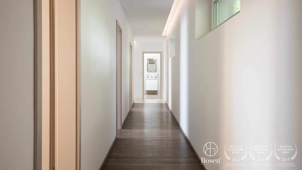 REZERVOVANÉ | BOSEN | Nadštandardný 5i RD s dvojgarážou