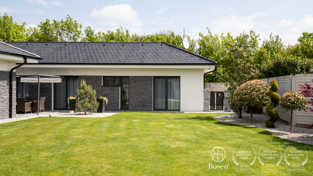 REZERVOVANÉ | BOSEN | Nadštandardný 5i RD s dvojgarážou