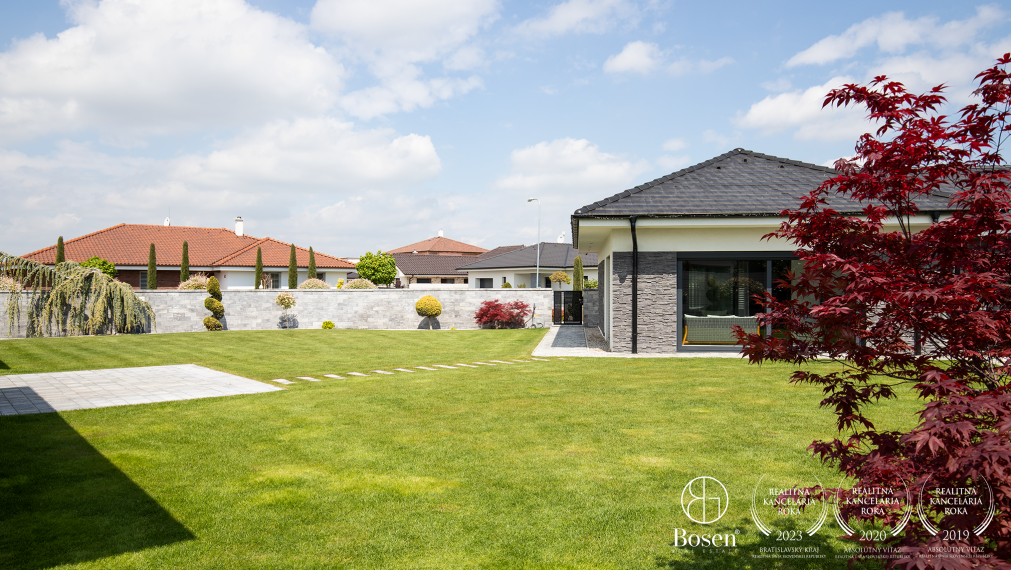 REZERVOVANÉ | BOSEN | Nadštandardný 5i RD s dvojgarážou
