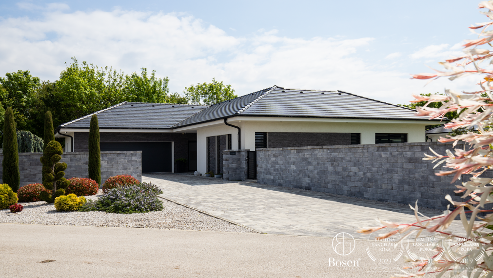 REZERVOVANÉ | BOSEN | Nadštandardný 5i RD s dvojgarážou