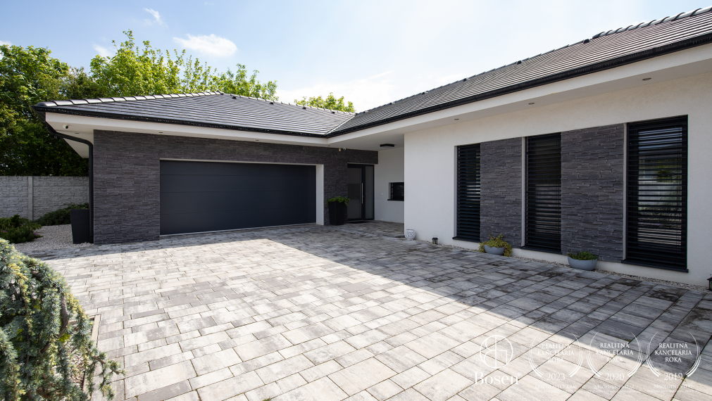 REZERVOVANÉ | BOSEN | Nadštandardný 5i RD s dvojgarážou