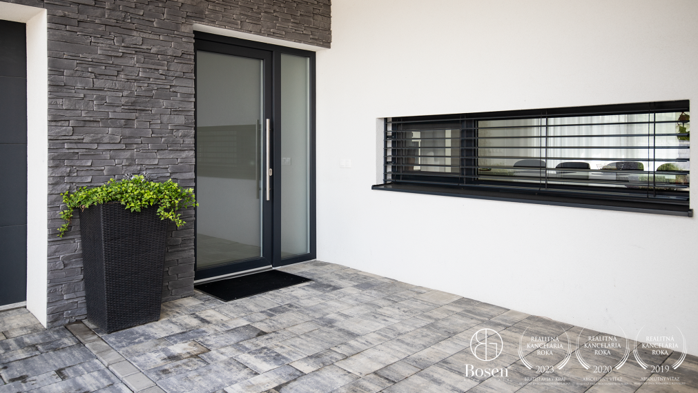 REZERVOVANÉ | BOSEN | Nadštandardný 5i RD s dvojgarážou