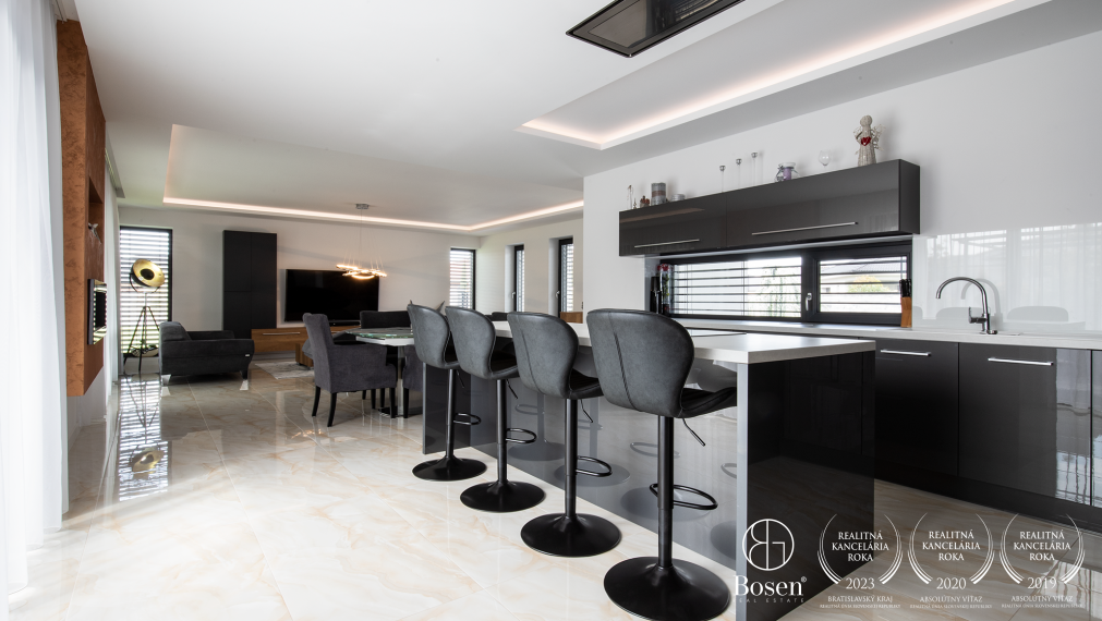 REZERVOVANÉ | BOSEN | Nadštandardný 5i RD s dvojgarážou