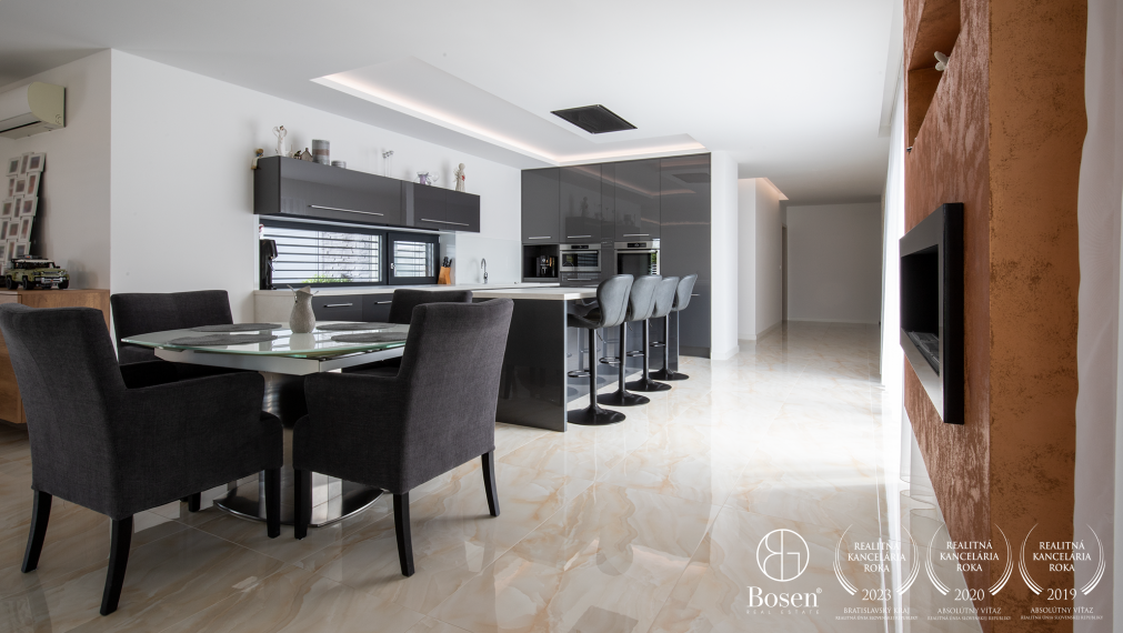 REZERVOVANÉ | BOSEN | Nadštandardný 5i RD s dvojgarážou