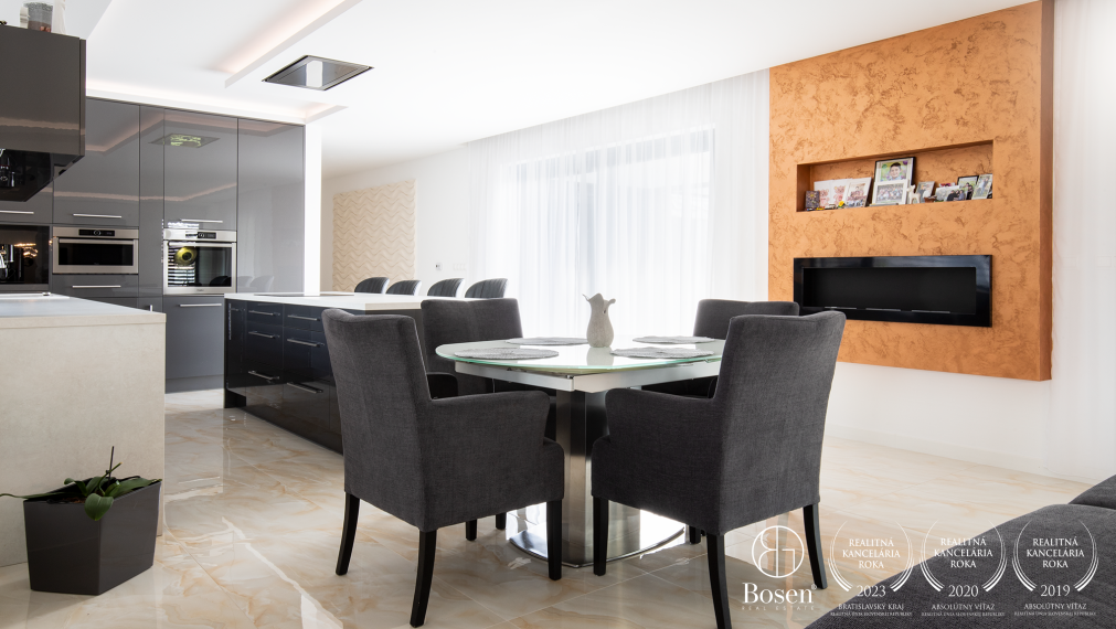 REZERVOVANÉ | BOSEN | Nadštandardný 5i RD s dvojgarážou