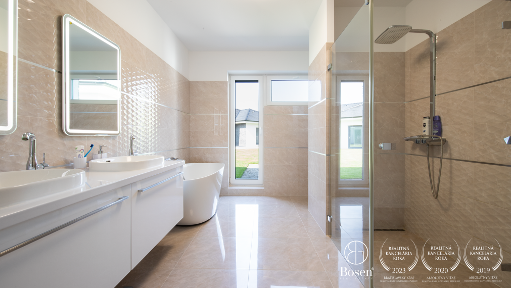 REZERVOVANÉ | BOSEN | Nadštandardný 5i RD s dvojgarážou