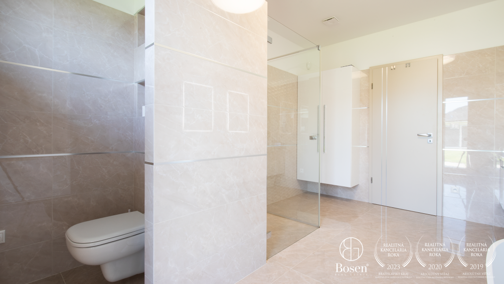 REZERVOVANÉ | BOSEN | Nadštandardný 5i RD s dvojgarážou