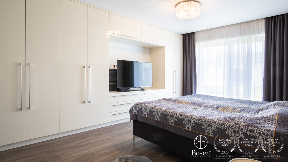 REZERVOVANÉ | BOSEN | Nadštandardný 5i RD s dvojgarážou