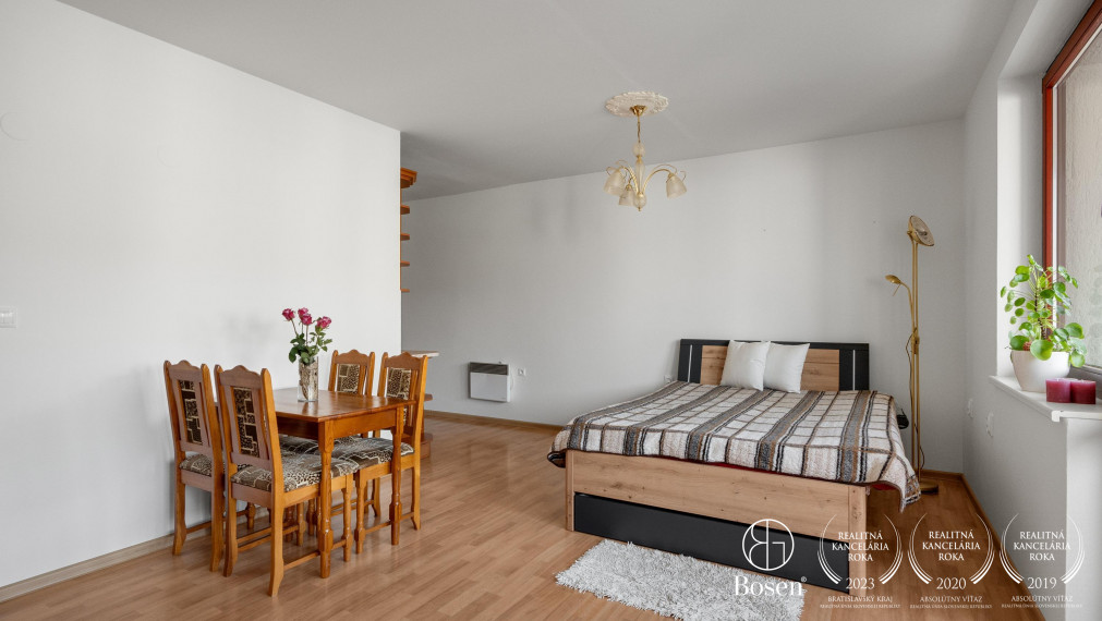 BOSEN | Na prenájom 1 izbový byt s loggiou na Malom námestí v Malackách