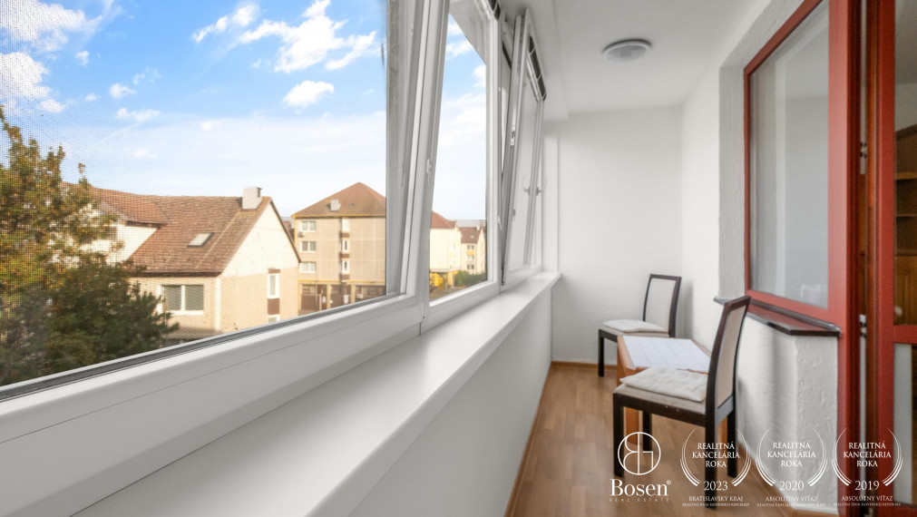 BOSEN | Na prenájom 1 izbový byt s loggiou na Malom námestí v Malackách