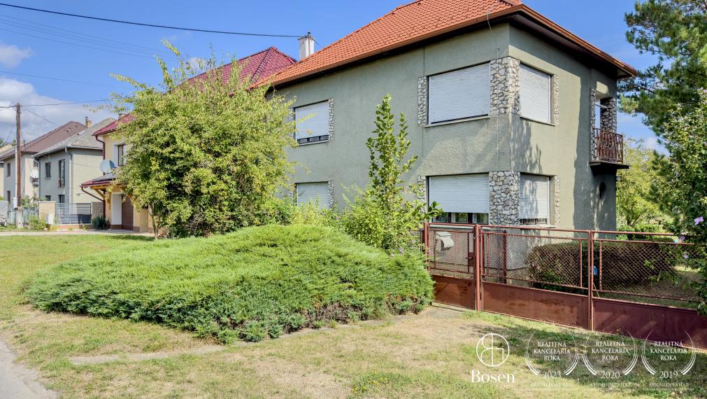 BOSEN | REZERVOVANÉ | Rodinný dom v obci Kalinovo, 2568m2.