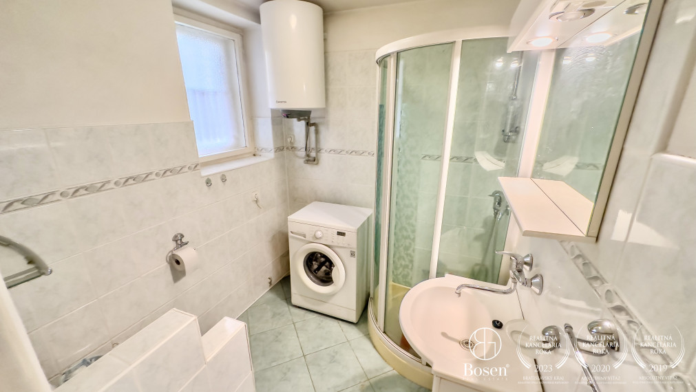 BOSEN | REZERVOVANÉ | Rodinný dom v obci Kalinovo, 2568m2.