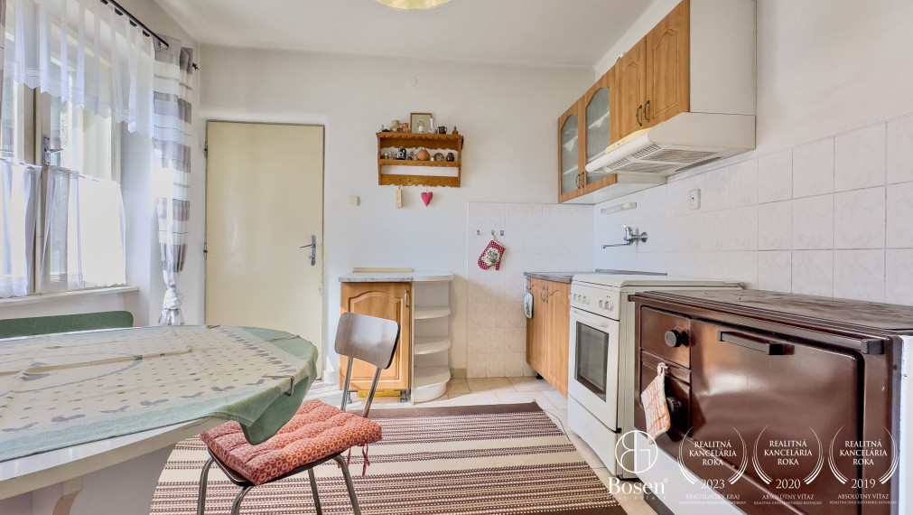 BOSEN | REZERVOVANÉ | Rodinný dom v obci Kalinovo, 2568m2.