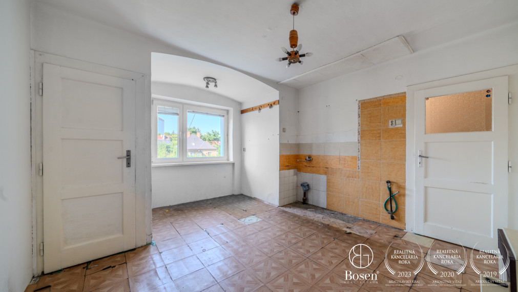 PREDANÉ - BOSEN I 2 izbový byt v pôvodnom stave na Miletičovej ulici