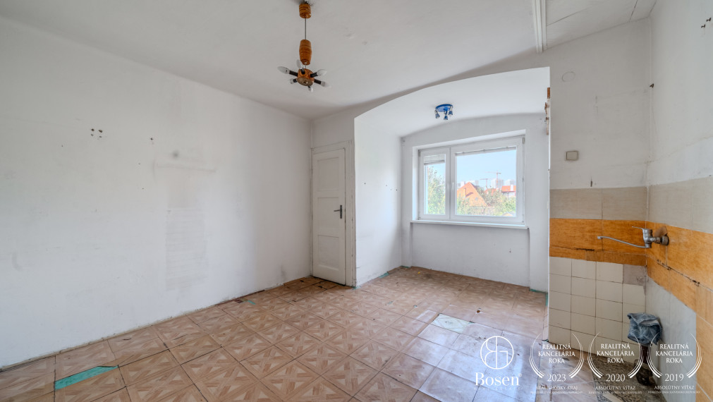 PREDANÉ - BOSEN I 2 izbový byt v pôvodnom stave na Miletičovej ulici