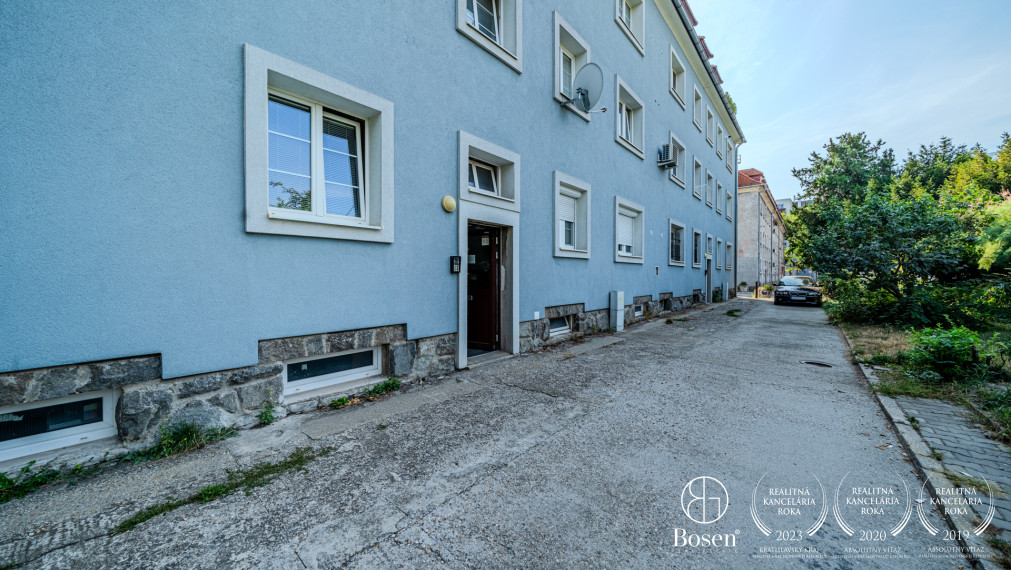 PREDANÉ - BOSEN I 2 izbový byt v pôvodnom stave na Miletičovej ulici