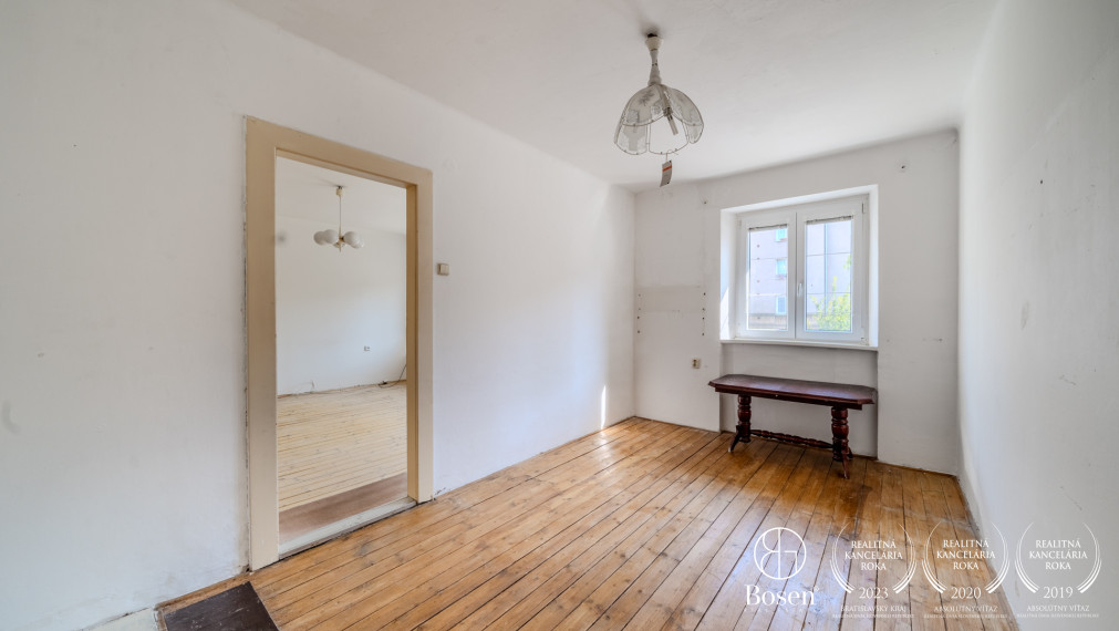 PREDANÉ - BOSEN I 2 izbový byt v pôvodnom stave na Miletičovej ulici