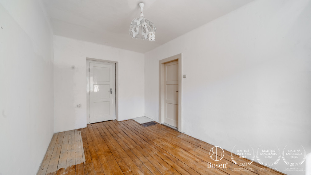 PREDANÉ - BOSEN I 2 izbový byt v pôvodnom stave na Miletičovej ulici