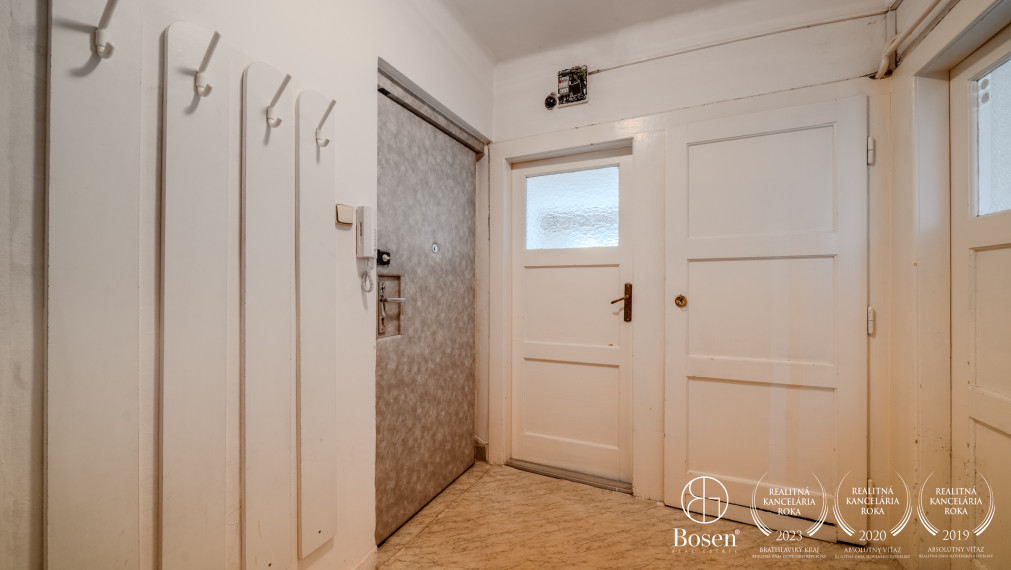 PREDANÉ - BOSEN I 2 izbový byt v pôvodnom stave na Miletičovej ulici