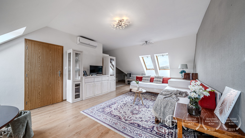 PREDANÉ - BOSEN | Podkrovný 2 izbový byt na Vajanského ulici v Modre