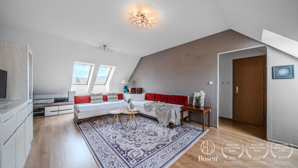 PREDANÉ - BOSEN | Podkrovný 2 izbový byt na Vajanského ulici v Modre
