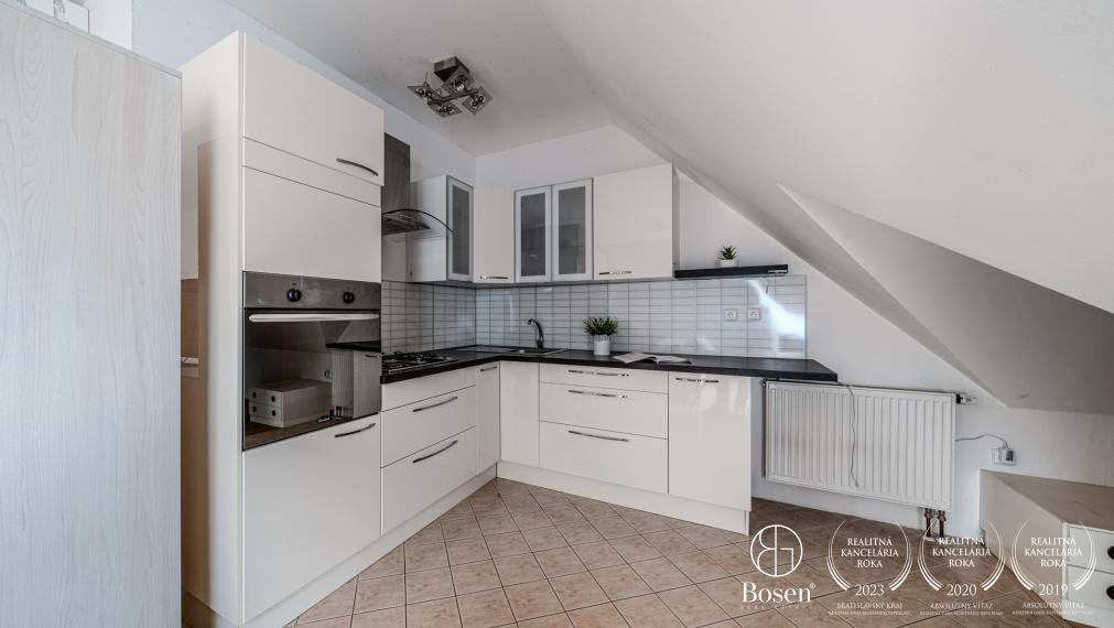 PREDANÉ - BOSEN | Podkrovný 2 izbový byt na Vajanského ulici v Modre