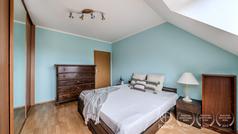 PREDANÉ - BOSEN | Podkrovný 2 izbový byt na Vajanského ulici v Modre