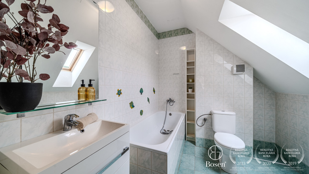 PREDANÉ - BOSEN | Podkrovný 2 izbový byt na Vajanského ulici v Modre