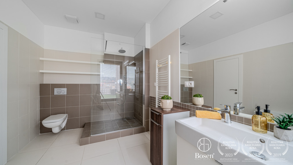 BOSEN | PRENAJATÉ 4 izbový penthouse v obľúbenom projekte Modrá guľa, 230m2, Staré mesto