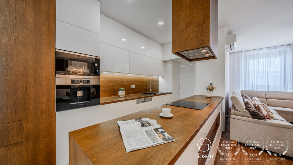 BOSEN | Prenájom 4 izbový penthouse v obľúbenom projekte Modrá guľa, 230m2, Staré mesto